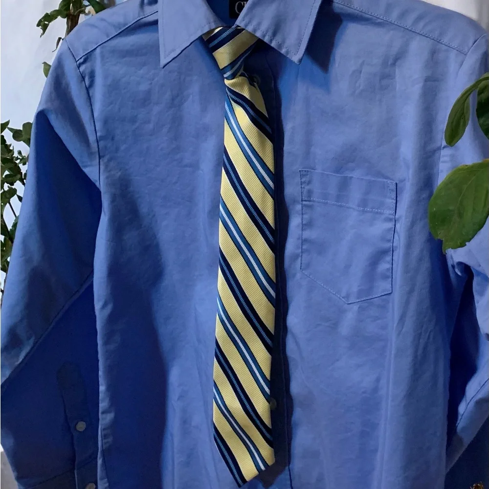 Chaps Button Down Long Sleeved Shirt with Clip-On Tie - Picture 1 of 2